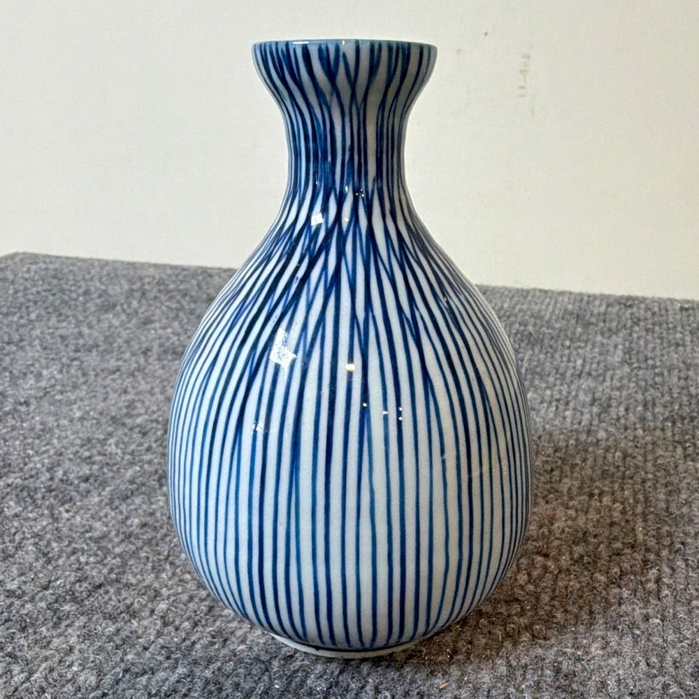 Japanese Blue White Porcelain Tokkuri Sake Flask Vase Tokusa Stripe Signed 5.25"